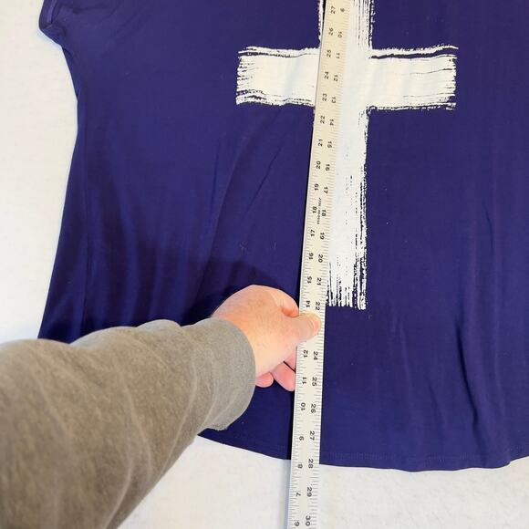Lane Bryant Sleeveless T-Shirt Woman's 18/20 Cross Graphic Metal Enhancements - Picture 8 of 10